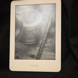 Kindle E-Reader with Cream Bezel